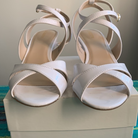 New in box White patent Liz Claiborne size 6M - Picture 2 of 10